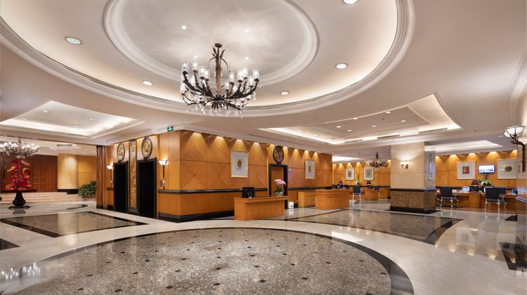 Crowne Plaza Hotel & Suites Landmark Lobby