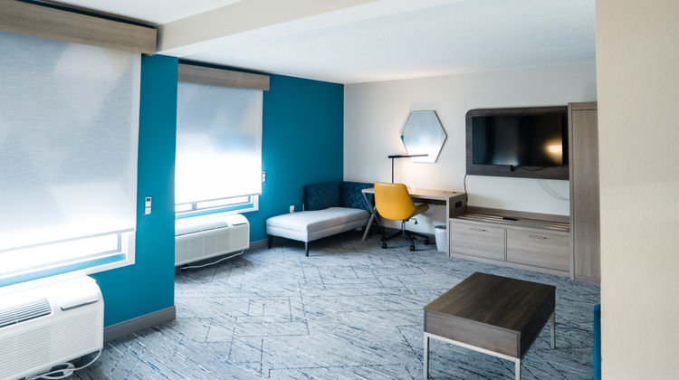 Holiday Inn Express Suite