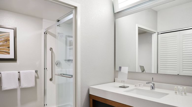 <b>Courtyard by Marriott Downtown Room</b>. Images powered by <a href="https://www.leonardoworldwide.com/" title="Leonardo Worldwide" target="_blank">Leonardo</a>.