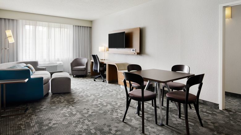 <b>Courtyard by Marriott Downtown Room</b>. Images powered by <a href="https://www.leonardoworldwide.com/" title="Leonardo Worldwide" target="_blank">Leonardo</a>.