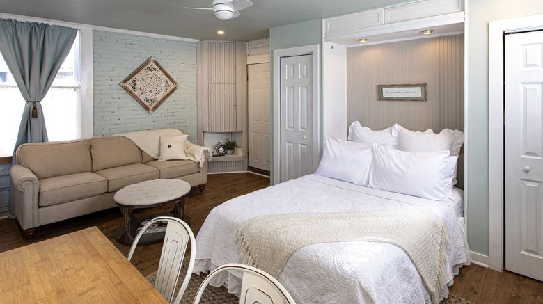 <b>Katy House Bed & Breakfast Room</b>. Images powered by <a href="https://www.leonardoworldwide.com/" title="Leonardo Worldwide" target="_blank">Leonardo</a>.