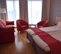 Arjang Hotel Room