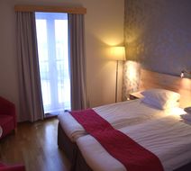 Arjang Hotel Room