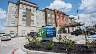 Holiday Inn Express & Suites Houston SE