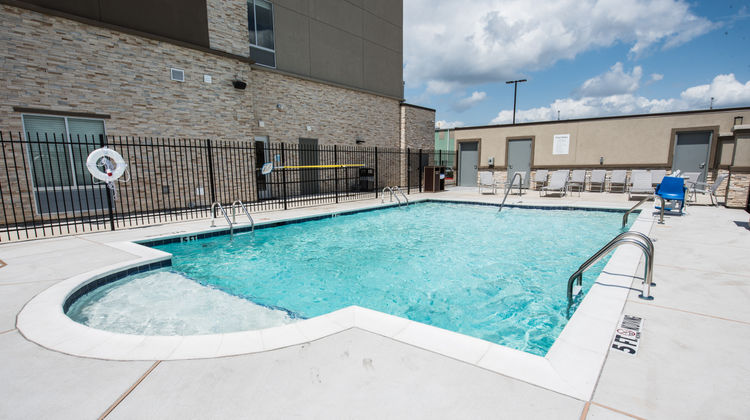 Holiday Inn Express & Suites Houston SE Pool
