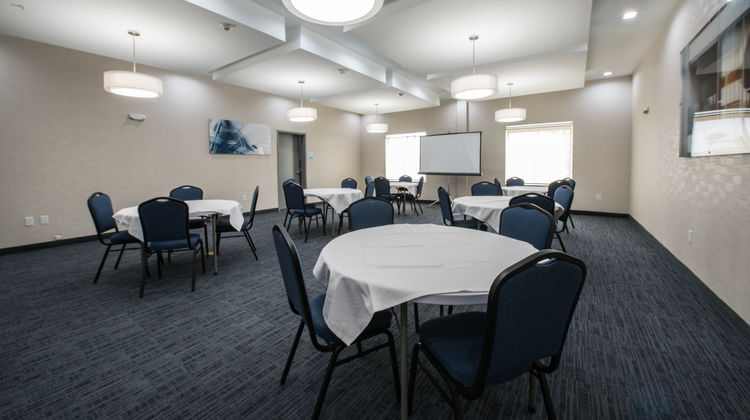 Holiday Inn Express & Suites Houston SE Meeting