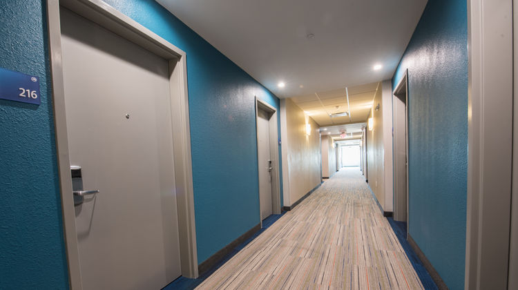 Holiday Inn Express & Suites Houston SE Lobby