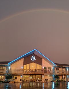 PINEMARK Inn & Suites