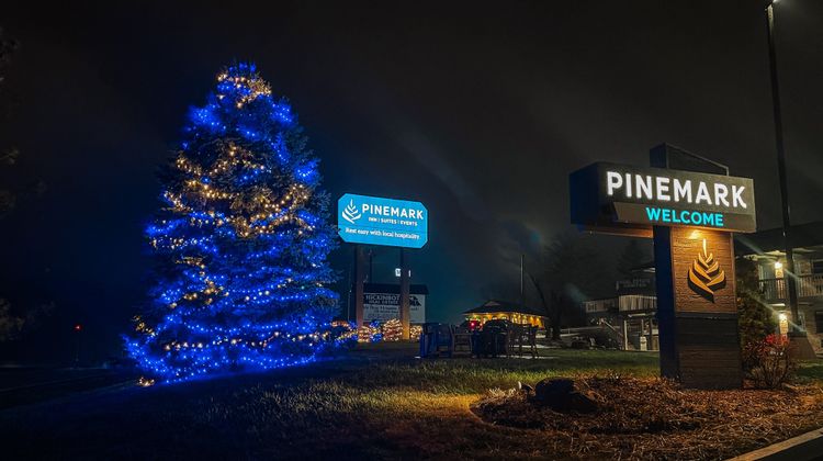 PINEMARK Inn & Suites Exterior