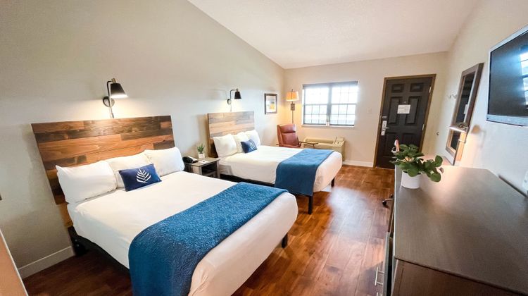 PINEMARK Inn & Suites Room