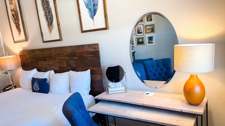PINEMARK Inn & Suites Room