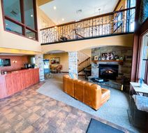 PINEMARK Inn & Suites Lobby