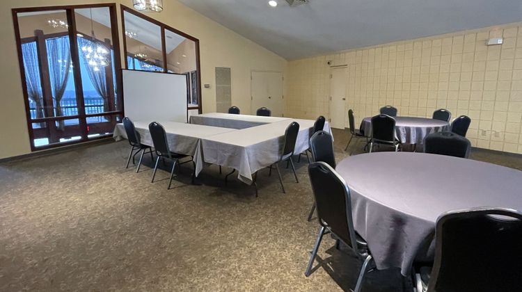 PINEMARK Inn & Suites Meeting