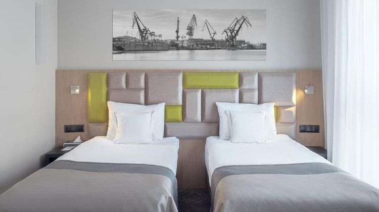 Almond Hotel Business & Spa Room