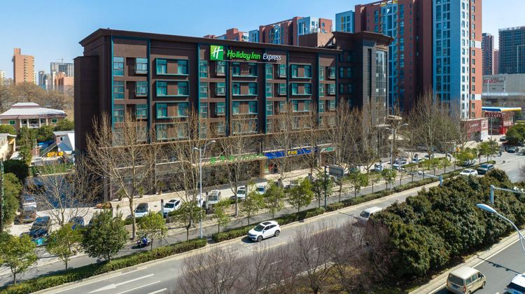 Holiday Inn Express Zhengzhou Guancheng Exterior
