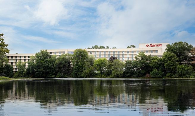 Boston Marriott Newton Exterior
