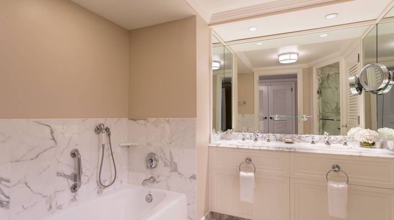<b>The Ritz-Carlton Naples, Tiburon Room</b>. Images powered by <a href="https://www.leonardoworldwide.com/" title="Leonardo Worldwide" target="_blank">Leonardo</a>.