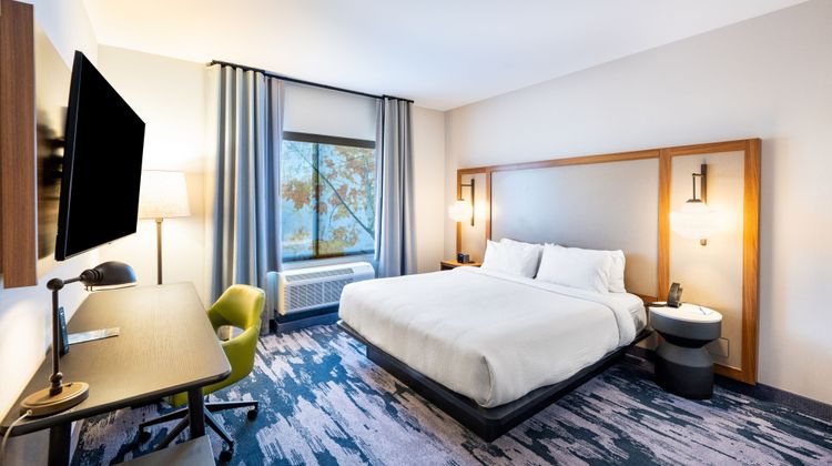 Fairfield Inn and Suites Rome Room