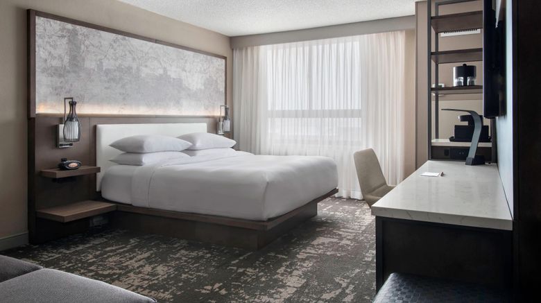 <b>Marriott Melville Long Island Room</b>. Images powered by <a href="https://www.leonardoworldwide.com/" title="Leonardo Worldwide" target="_blank">Leonardo</a>.