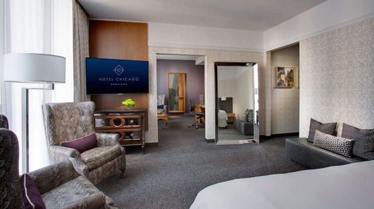 Hotel Chicago, Autograph Collection Suite