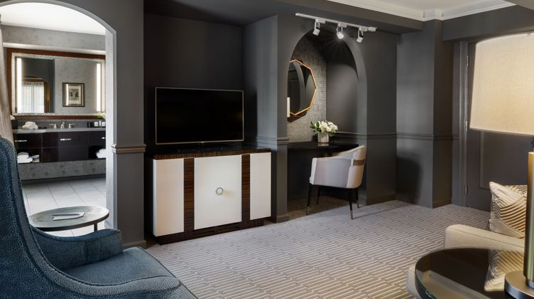 Ambassador Hotel Tulsa, Autograph Coll Suite