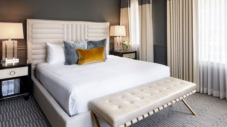 Ambassador Hotel Tulsa, Autograph Coll Suite