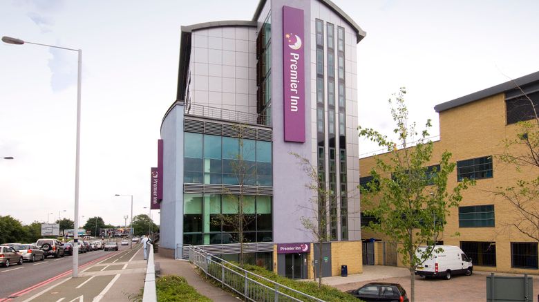<b>Premier Inn London Wimbledon South Exterior</b>. Images powered by <a href="https://www.leonardoworldwide.com/" title="Leonardo Worldwide" target="_blank">Leonardo</a>.
