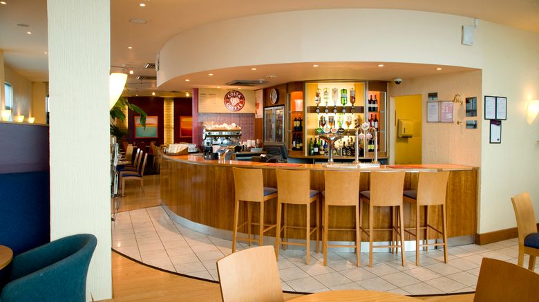 <b>Premier Inn London Wimbledon South Restaurant</b>. Images powered by <a href="https://www.leonardoworldwide.com/" title="Leonardo Worldwide" target="_blank">Leonardo</a>.