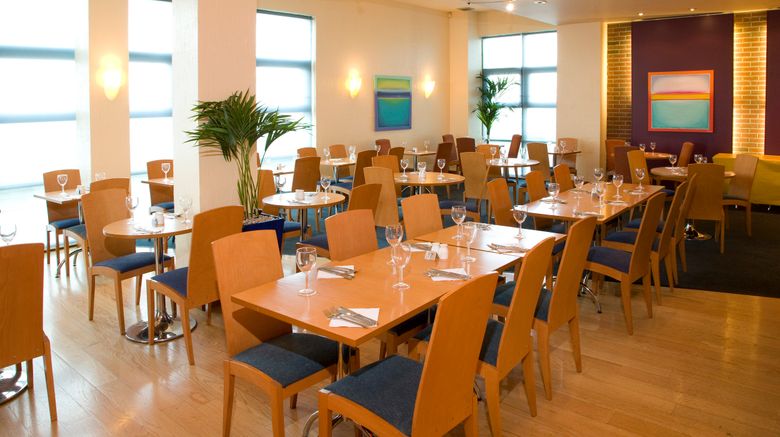 <b>Premier Inn London Wimbledon South Restaurant</b>. Images powered by <a href="https://www.leonardoworldwide.com/" title="Leonardo Worldwide" target="_blank">Leonardo</a>.
