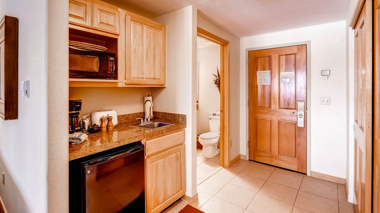 <b>Gateway Mountain Lodge Room</b>. Images powered by <a href="https://www.leonardoworldwide.com/" title="Leonardo Worldwide" target="_blank">Leonardo</a>.