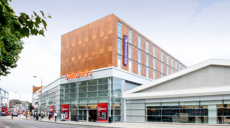 Premier Inn London Wandsworth Exterior
