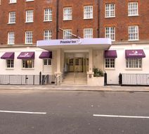 Premier Inn London Victoria Exterior