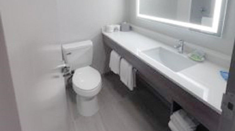 Holiday Inn Express Federal Way Room