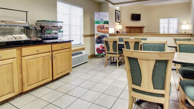 <b>Columbia Inn & Suites Restaurant</b>. Images powered by <a href="https://www.leonardoworldwide.com/" title="Leonardo Worldwide" target="_blank">Leonardo</a>.