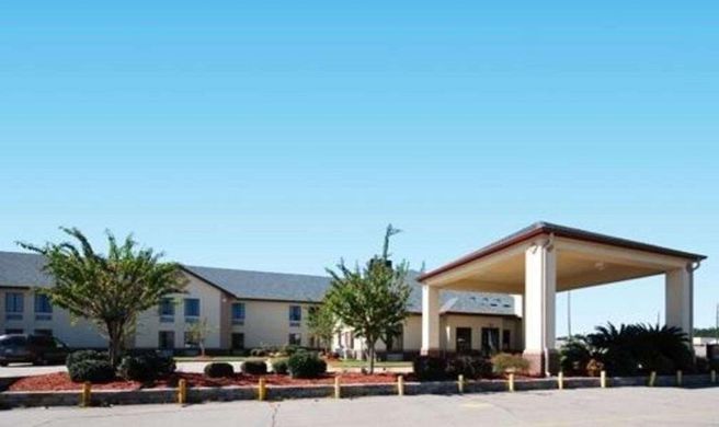 Columbia Inn & Suites Exterior