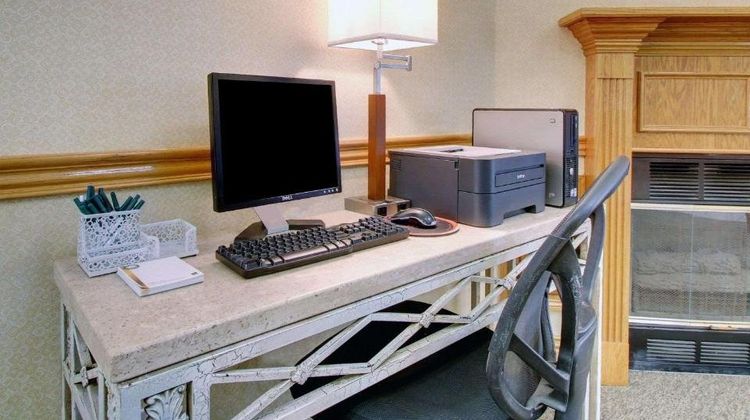 Columbia Inn & Suites Room