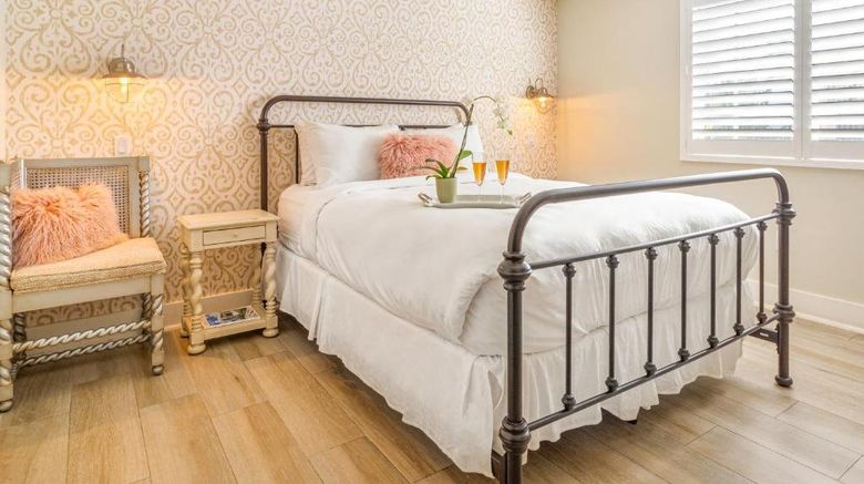 <b>Henrosa Hotel Room</b>. Images powered by <a href="https://www.leonardoworldwide.com/" title="Leonardo Worldwide" target="_blank">Leonardo</a>.