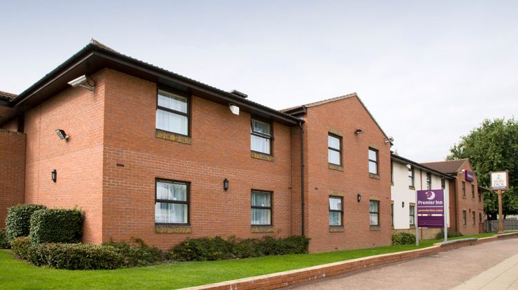 Premier Inn London Romford West Exterior