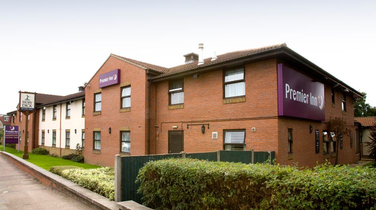 Premier Inn London Romford West Exterior