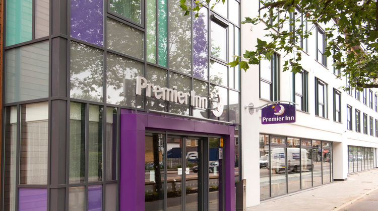 Premier Inn London Richmond Exterior