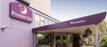 Premier Inn London Putney Bridge Exterior