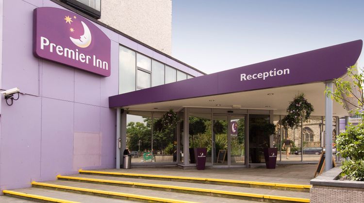 Premier Inn London Putney Bridge Exterior