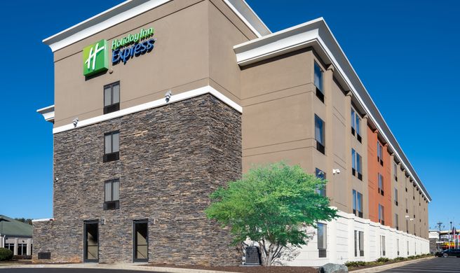 Holiday Inn Express & Suites Wendover Exterior
