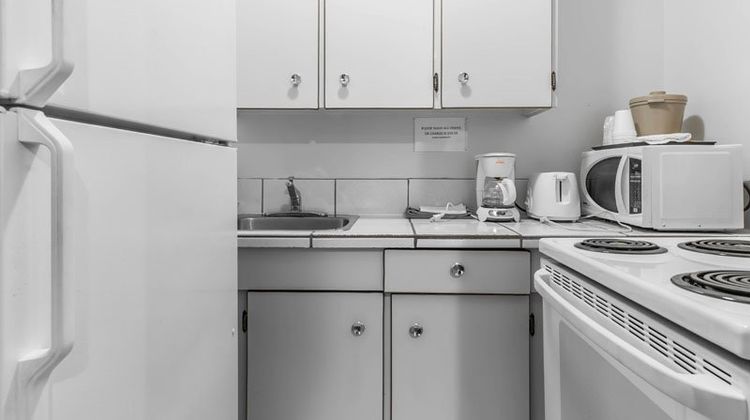 Empire Inn & Suites Room