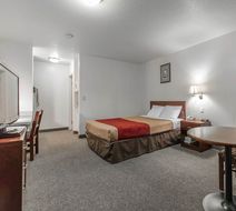 Empire Inn & Suites Room