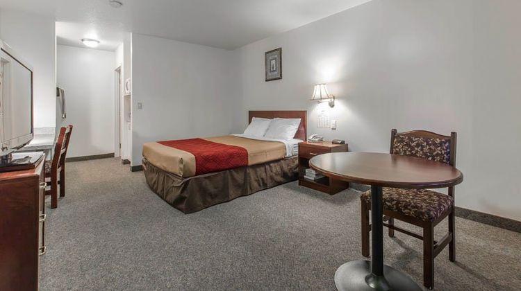 Empire Inn & Suites Room