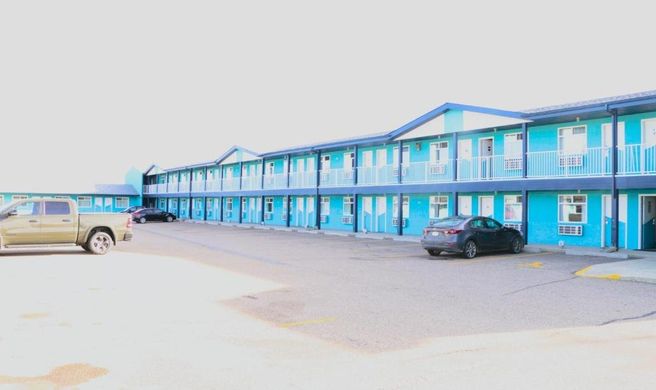 Empire Inn & Suites Exterior