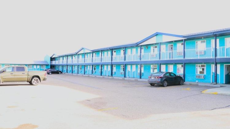 Empire Inn & Suites Exterior