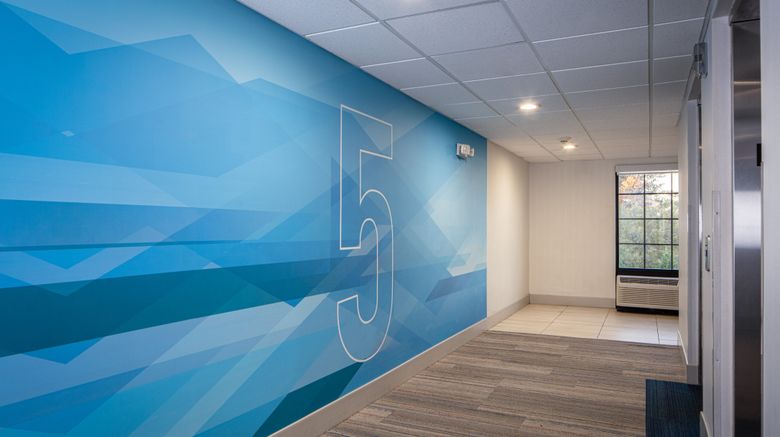 <b>Holiday Inn Express/Suites Newport News Lobby</b>. Images powered by <a href="https://www.leonardoworldwide.com/" title="Leonardo Worldwide" target="_blank">Leonardo</a>.