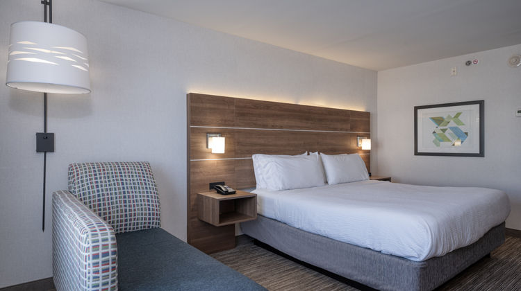 Holiday Inn Express Radcliff-Fort Knox Room